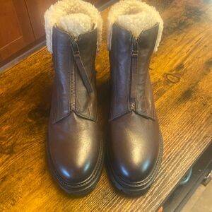 Brand new never worn waterproof cougar boots